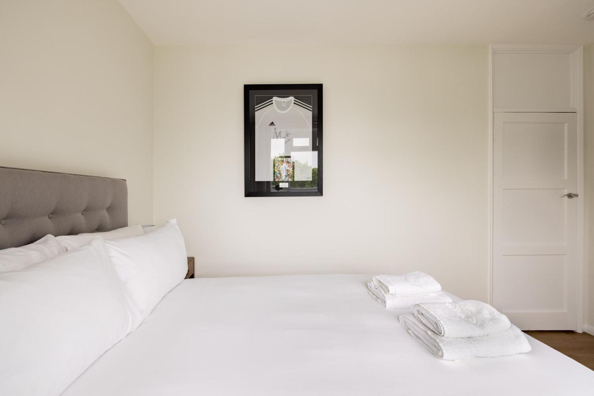 Penthousestays Wimbledon - Chic 2 Bedroom King Bed With Balcony - 2 Mins From Wimbledon Tennis Club And Museum - Aeltc Appartement *