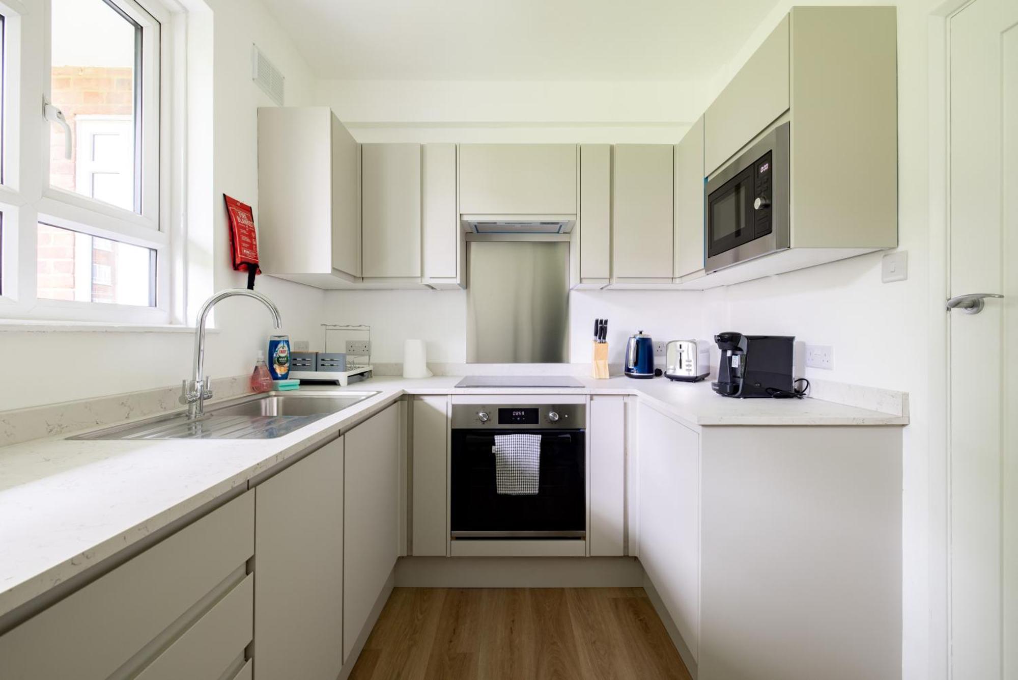 Penthousestays Wimbledon - Chic 2 Bedroom King Bed With Balcony - 2 Mins From Wimbledon Tennis Club And Museum - Aeltc Londen
