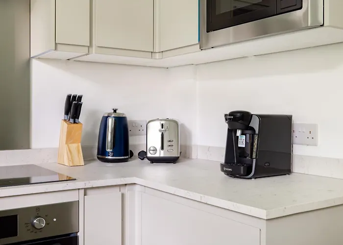 Penthousestays Wimbledon - Chic 2 Bedroom King Bed Apartment With Balcony - 2 Mins From Wimbledon Tennis Club And Museum - Aeltc
